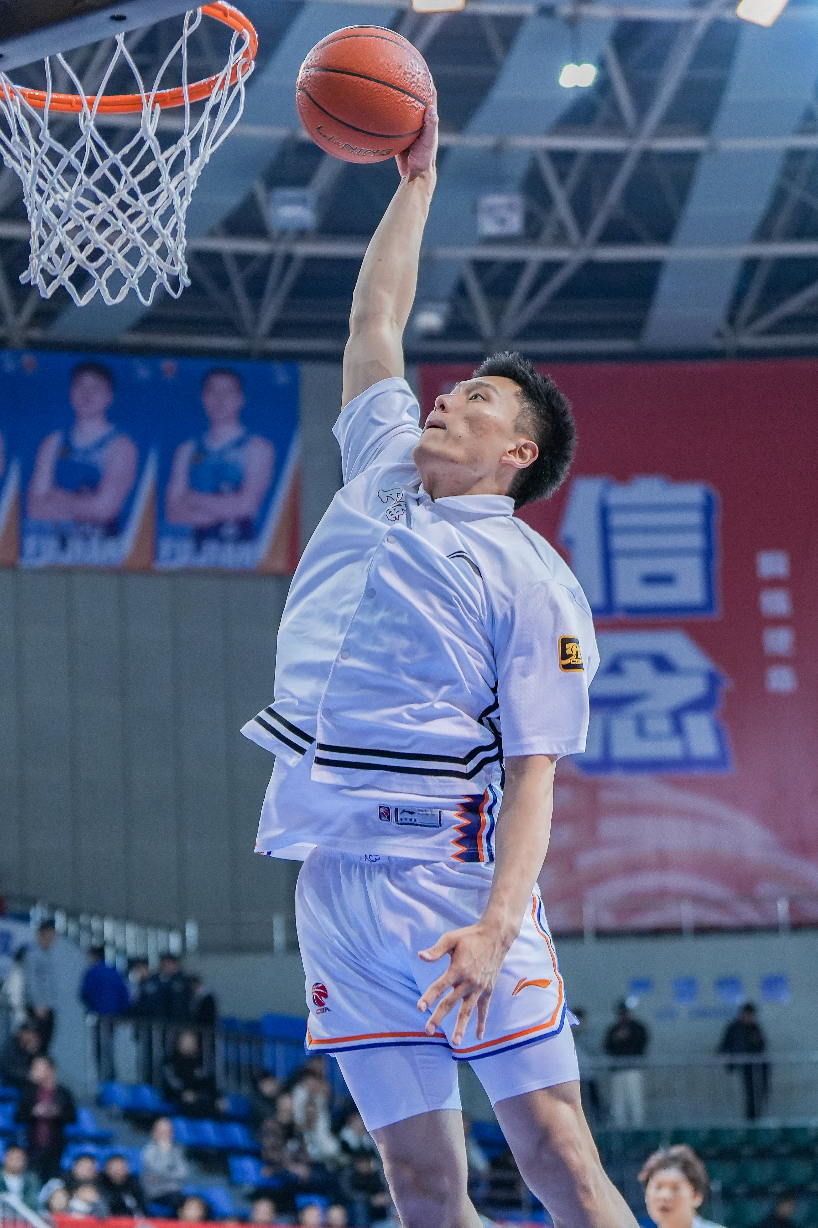  持續(xù)漲球！上海男籃“李花”組合—李弘權(quán)、李添榮