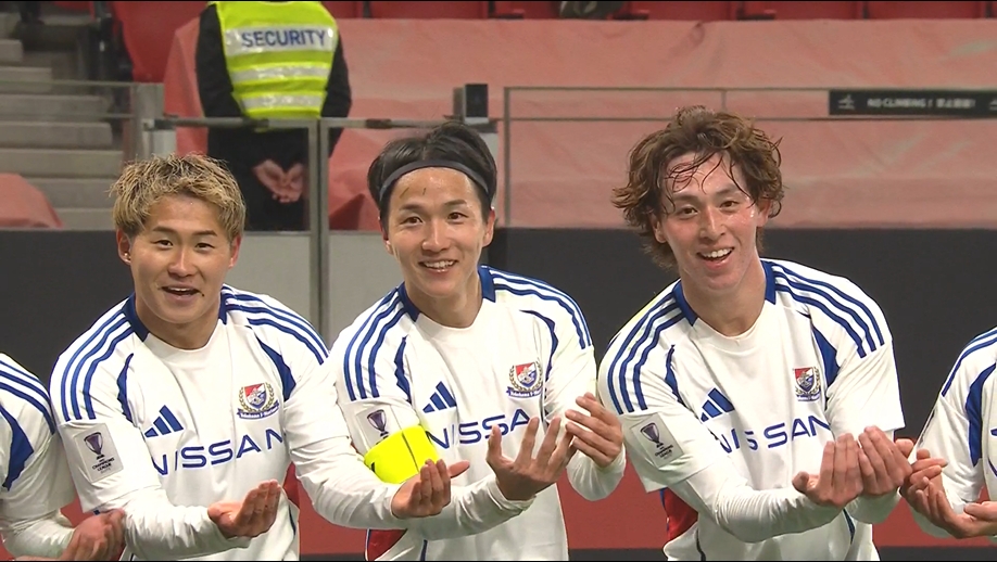  5分鐘連丟2球！天野純搶點破門+和隊友跳搖籃舞慶祝，海港2球落后
