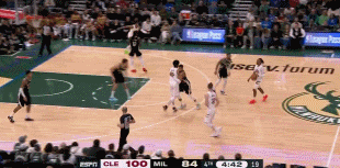  舉火燒天！阿倫順下暴力隔扣大洛 騎士轟出一波13-0打停雄鹿