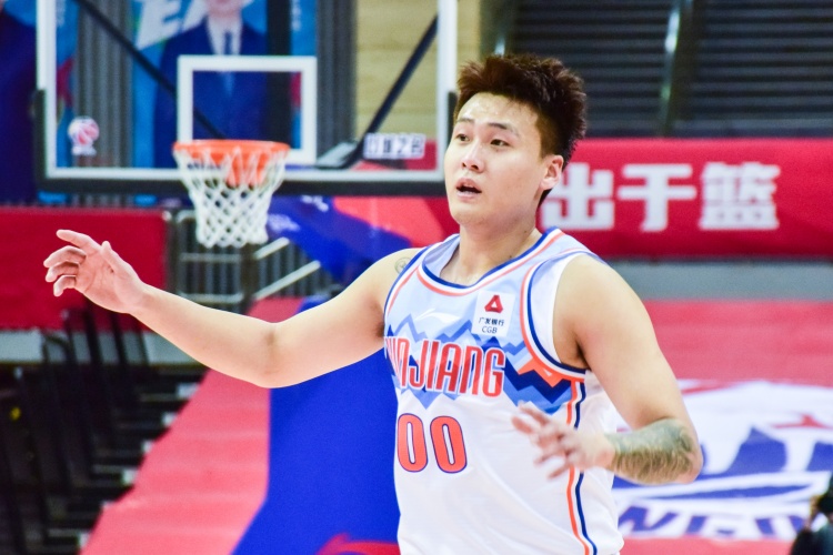 不太準(zhǔn)！趙睿18中6拿到20分4板4助也有4失誤 三分13中4
