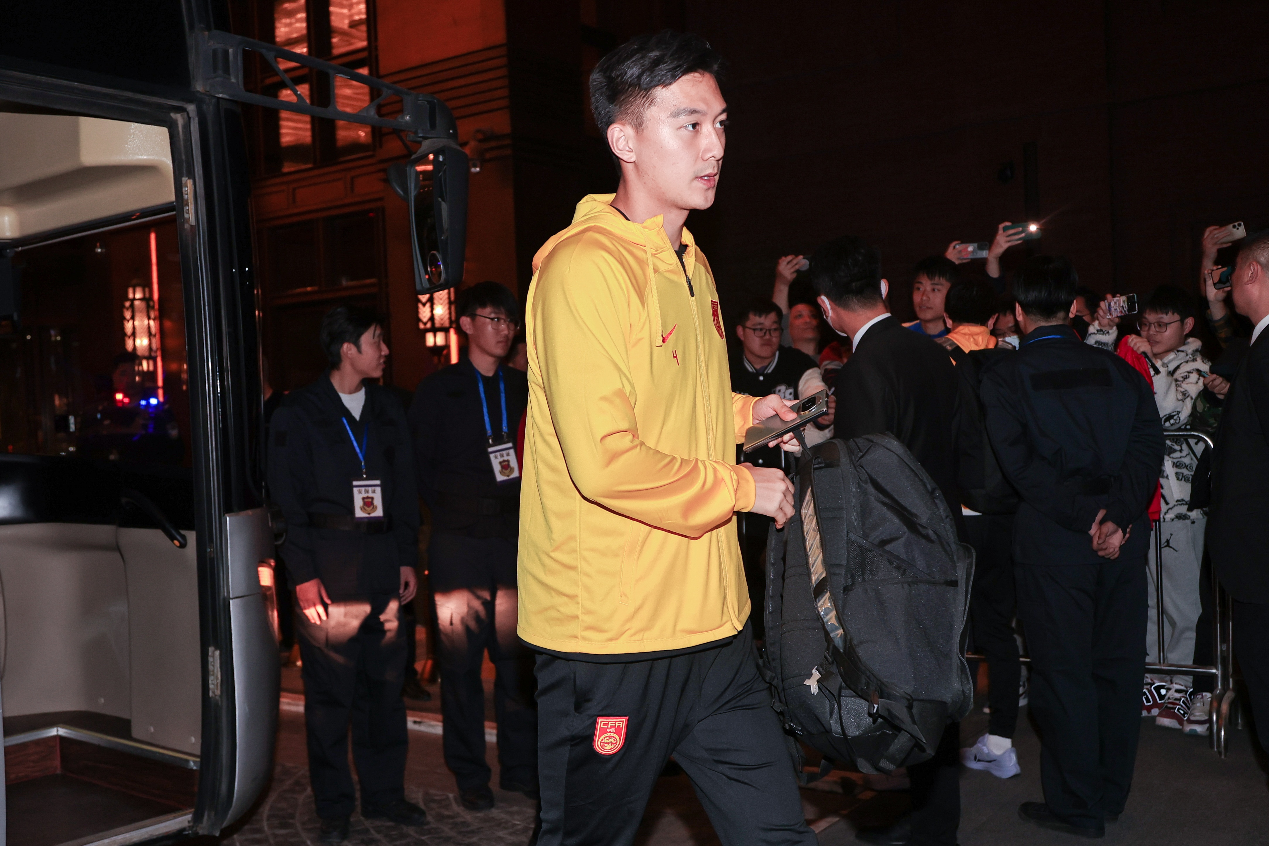  津媒：李源一表現(xiàn)達標后伊萬火速招入，蔣圣龍讓國足教練組舒緩