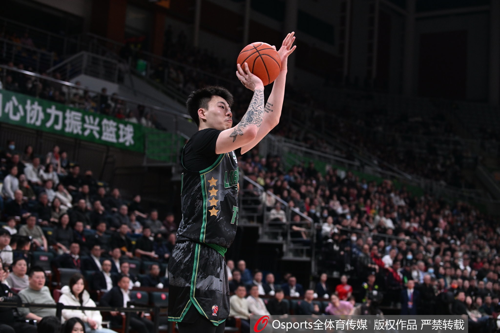  中規(guī)中矩！張鎮(zhèn)麟13中5拿到10分7板4助1斷 6失誤略多